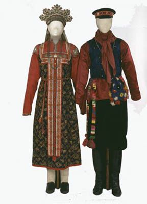 Festive costumes of a young unmarried women and a young unmarried man. Russains. North Russia. Vologda Province. Late 19th cen.: 